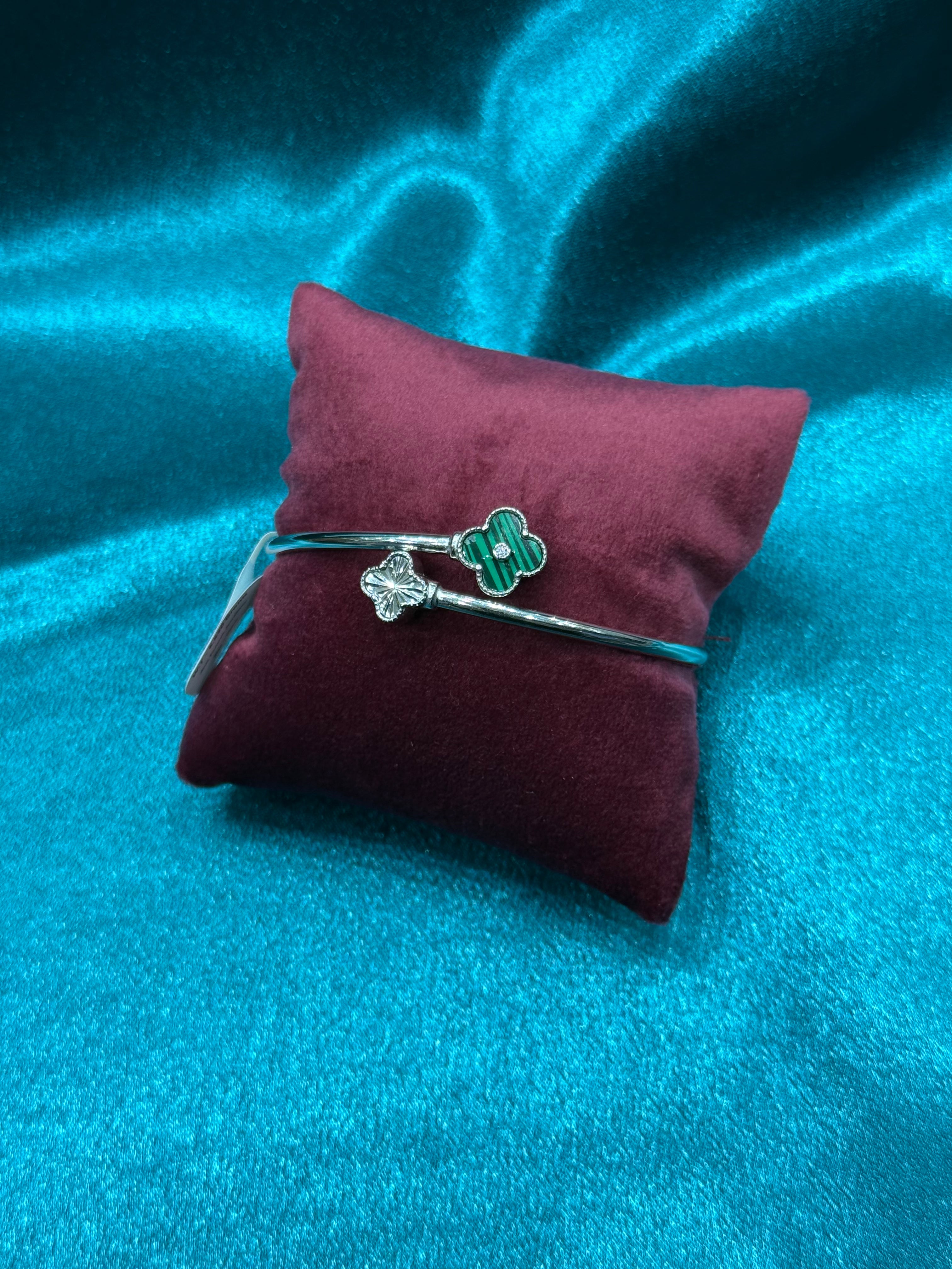 Silver Clover bracelet with green clover
