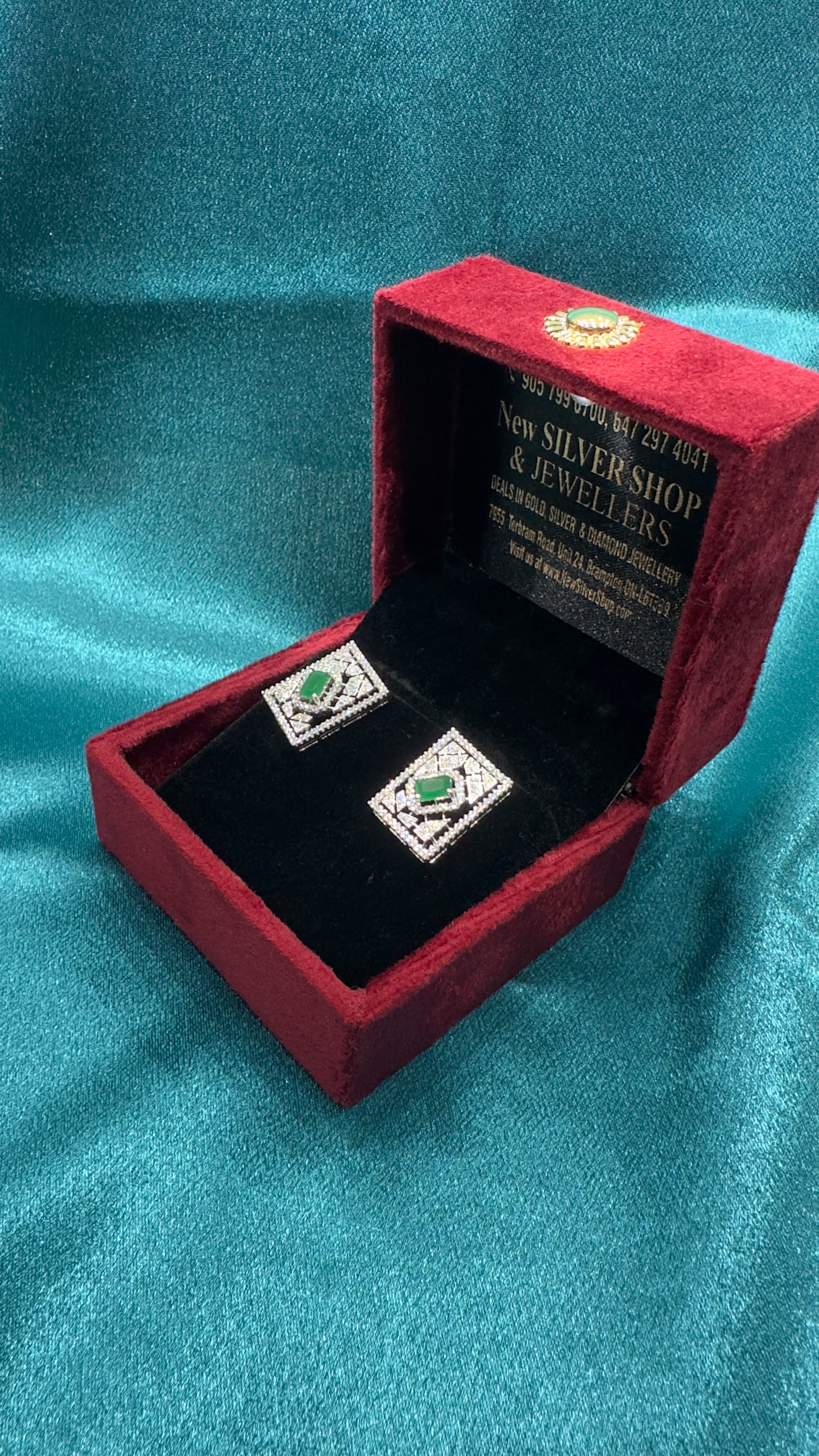 Silver earrings with green cz diamonds in rectangle shape