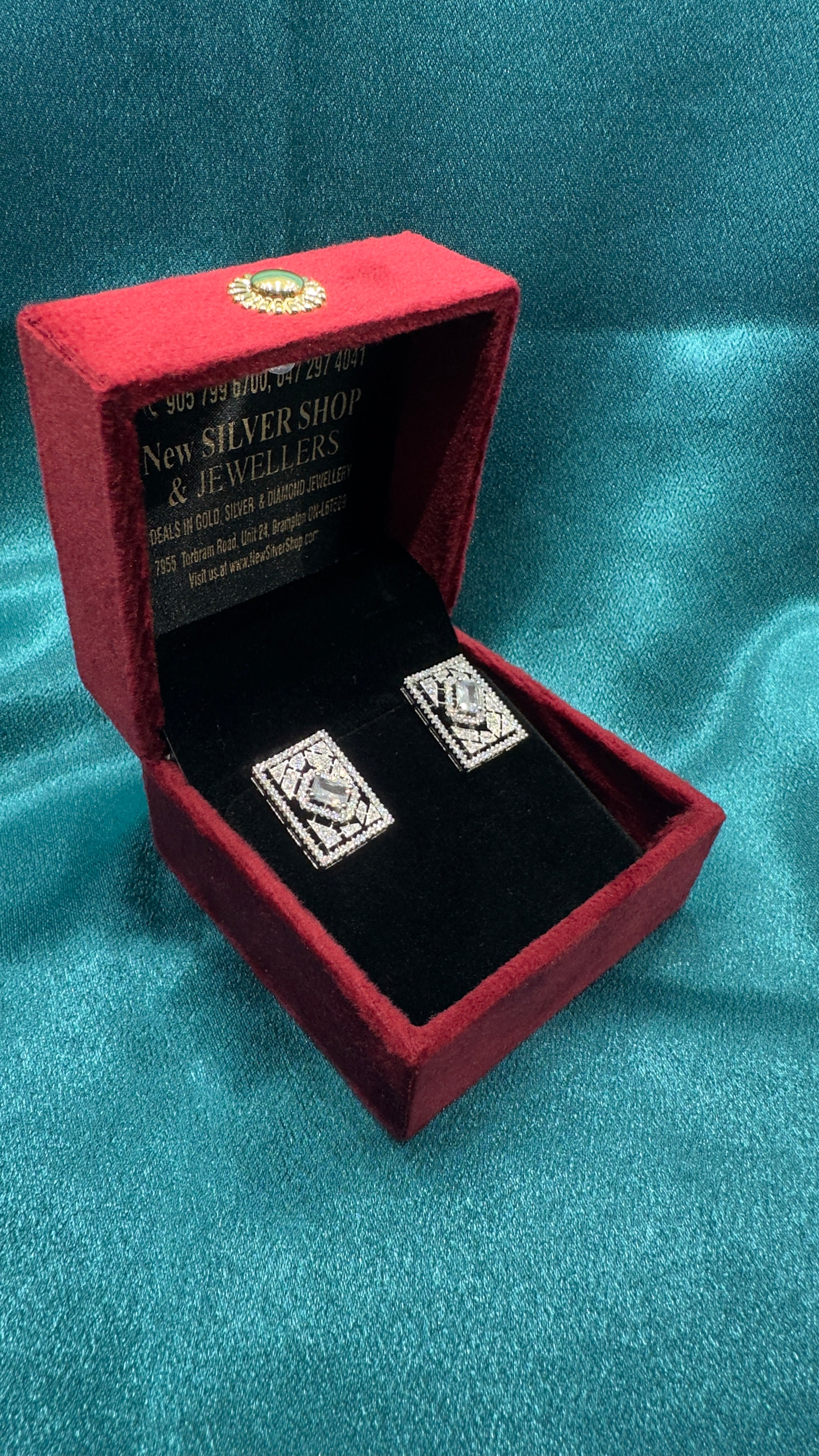 Silver earrings with white cz diamonds in rectangle shape