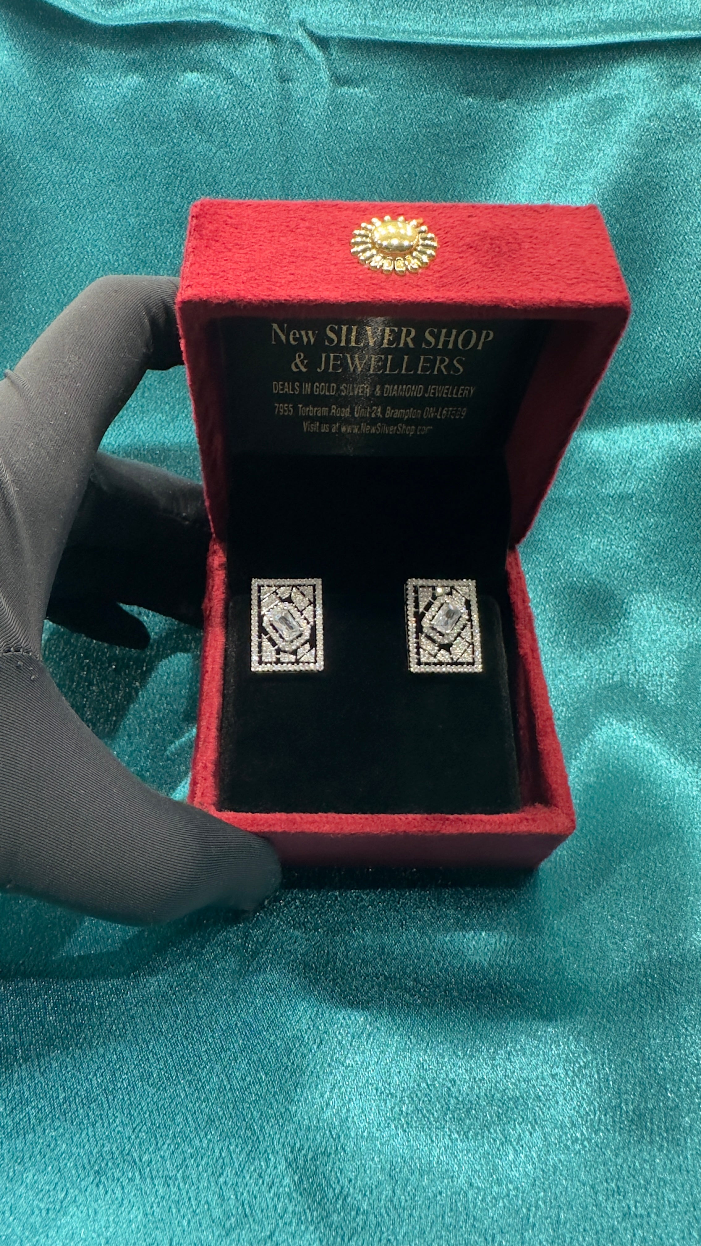 Silver earrings with white cz diamonds in rectangle shape