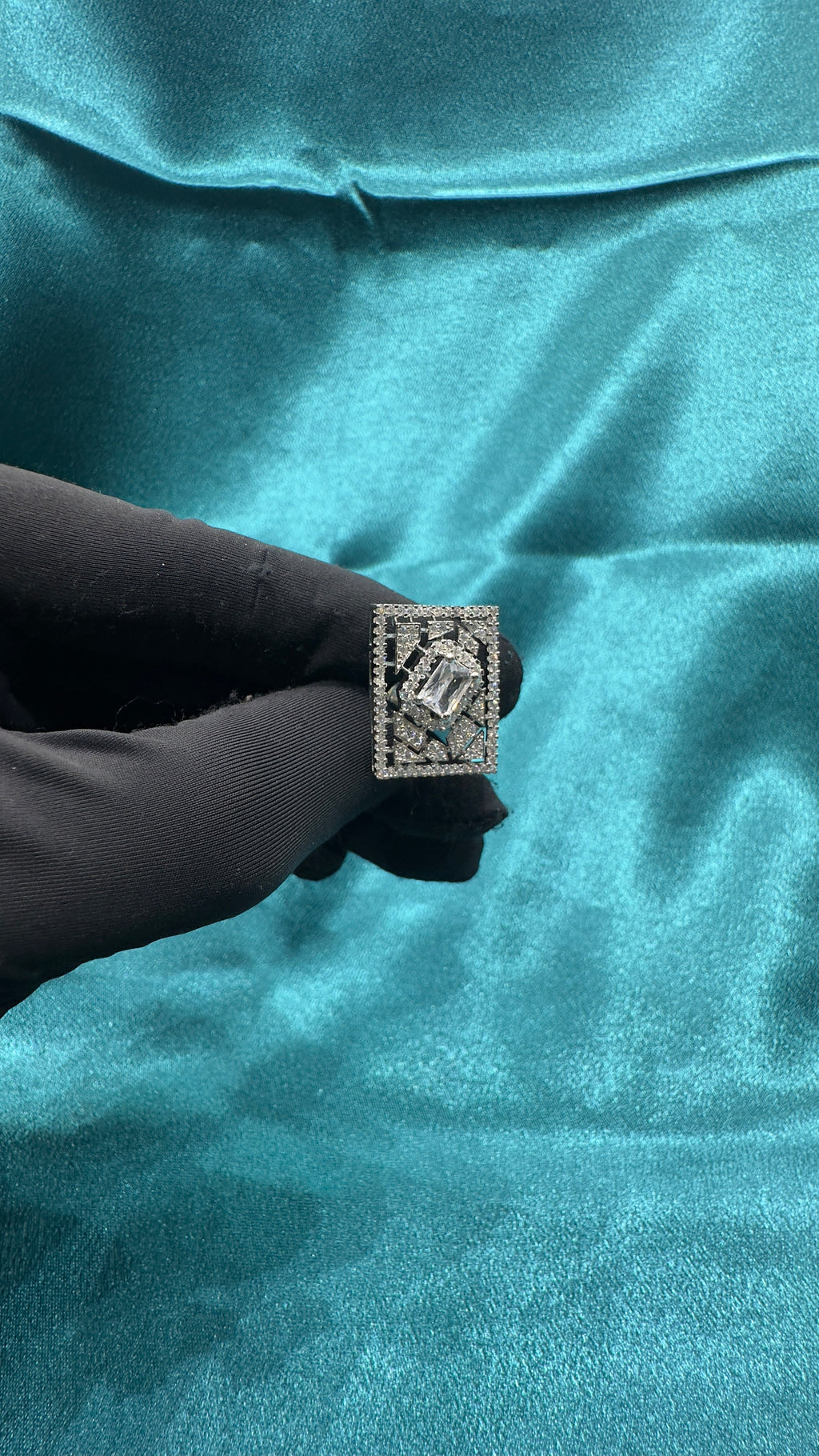 Silver earrings with white cz diamonds in rectangle shape