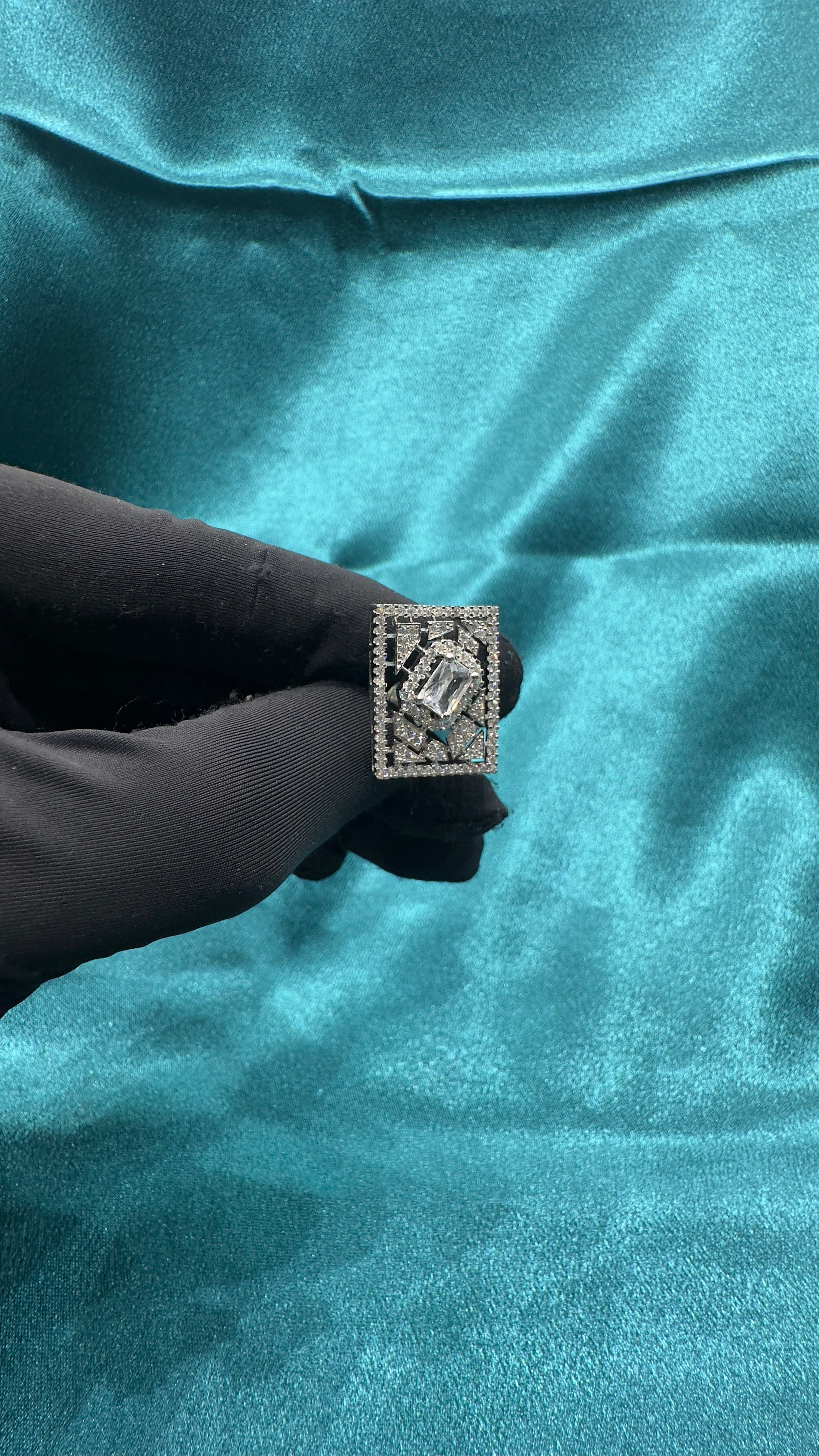 Silver earrings with white cz diamonds in rectangle shape