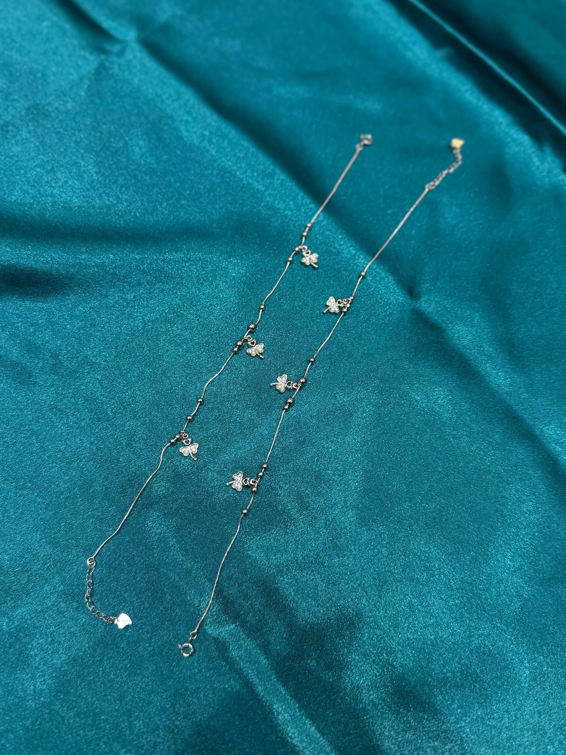 Fancy Silver Anklet with Hanging Clovers