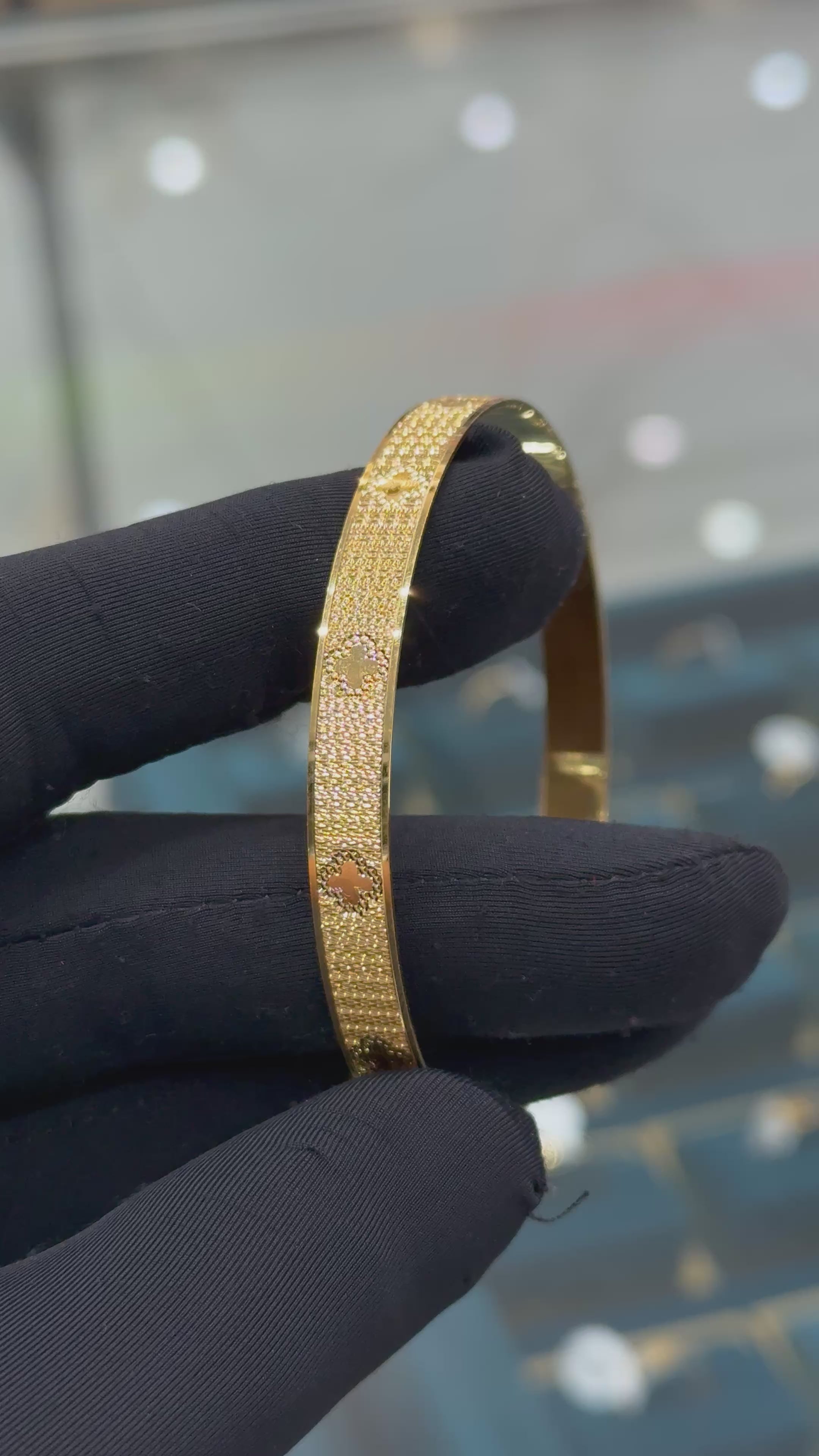 22k Gold Designer Bangle